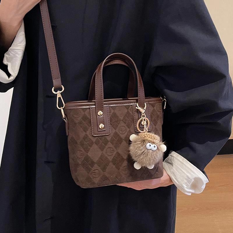Piccola borsa a tracolla da donna, di nicchia e versatile, nuovo modello 2026, borsa a secchiello vintage satinata, borsa a mano_voghion.com