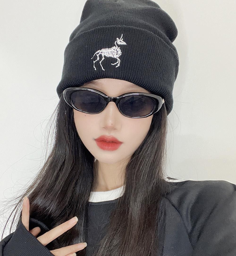 Trendiger Strickpullover mit Schafsknochenstickerei für Damen und Herren – wärmend und ideal für kalte Herbst- und Wintertage._voghion.com