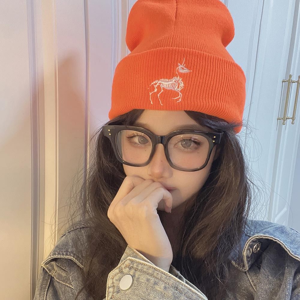 Trendiger Strickpullover mit Schafsknochenstickerei für Damen und Herren – wärmend und ideal für kalte Herbst- und Wintertage._voghion.com