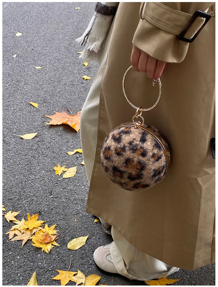 Small Round Leopard Print Crossbody Bag With Diamond Chain Handle_voghion.com