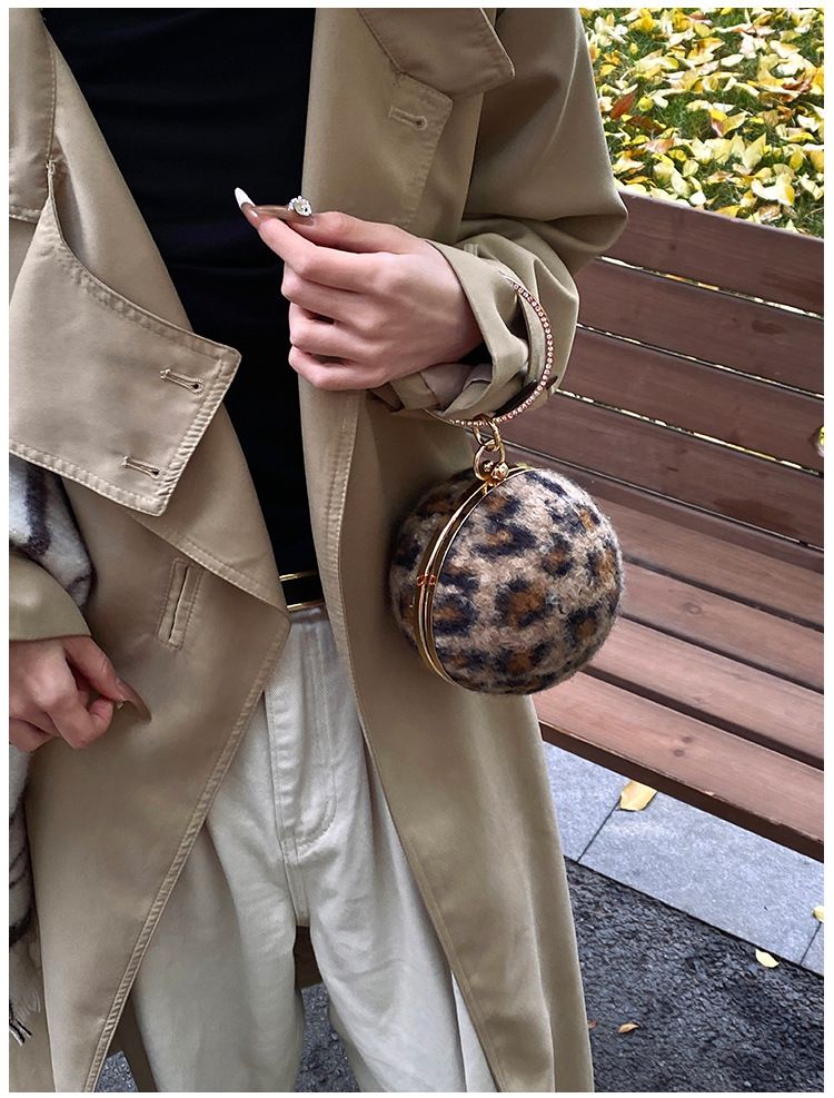 Small Round Leopard Print Crossbody Bag With Diamond Chain Handle_voghion.com