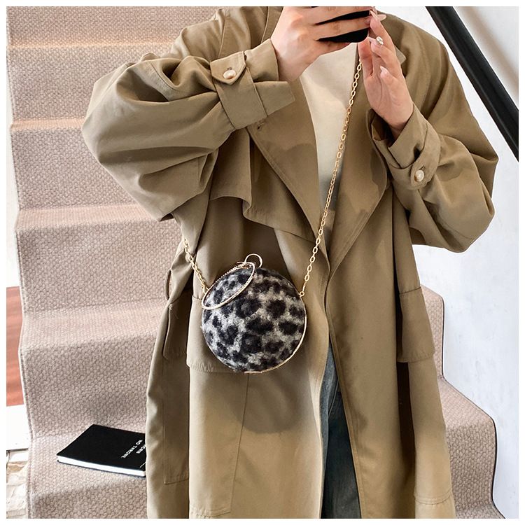 Small Round Leopard Print Crossbody Bag With Diamond Chain Handle_voghion.com