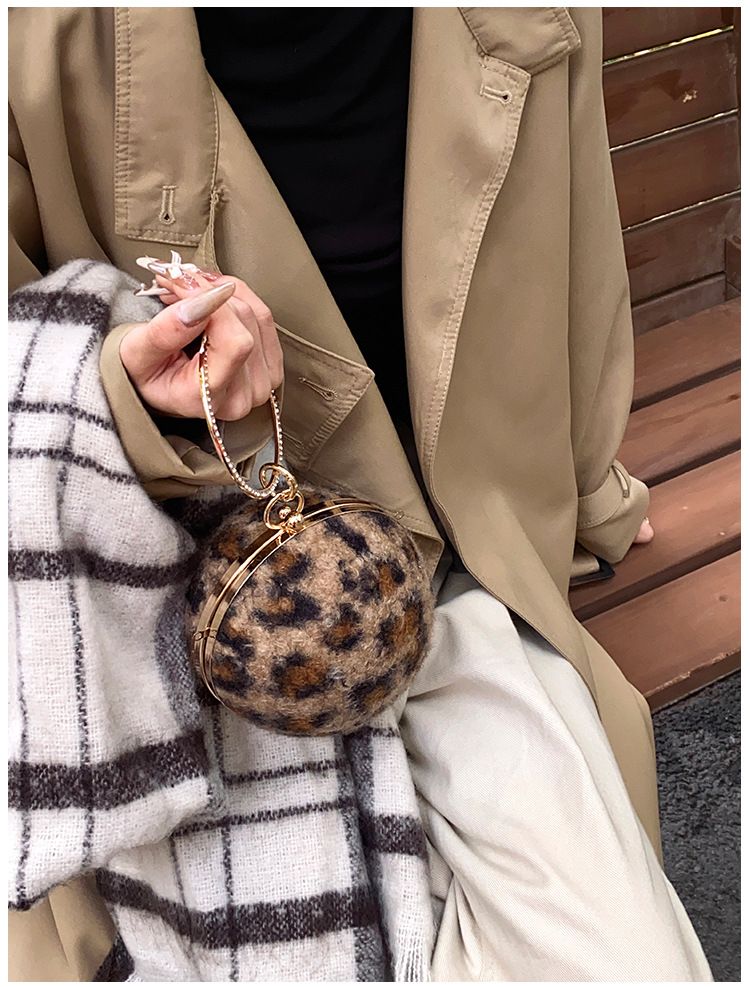 Small Round Leopard Print Crossbody Bag With Diamond Chain Handle_voghion.com