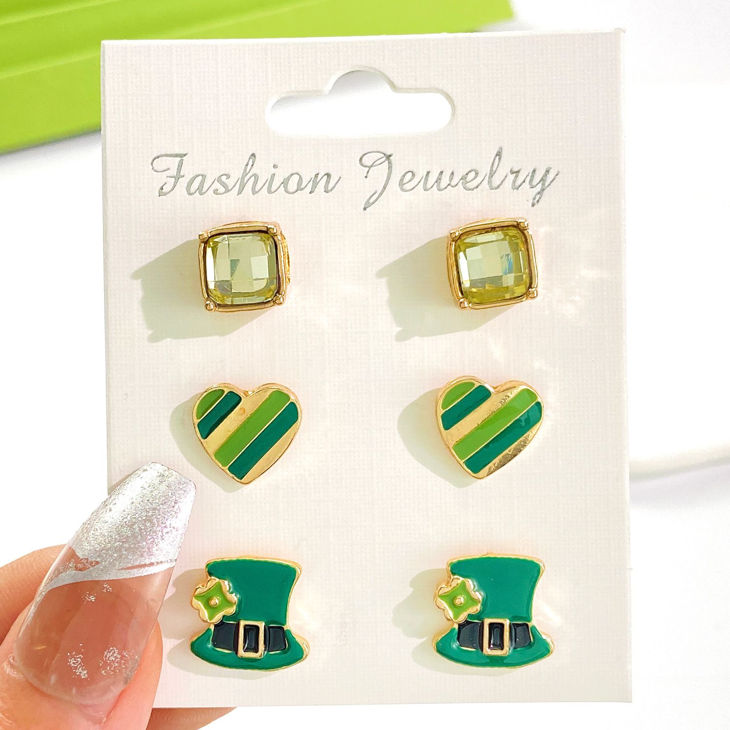 Nouvelle parure de trois boucles d'oreilles décoratives en alliage effet goutte d'huile, inspirée d'un chapeau irlandais en forme de trèfle pour la Saint-Patrick._voghion.com