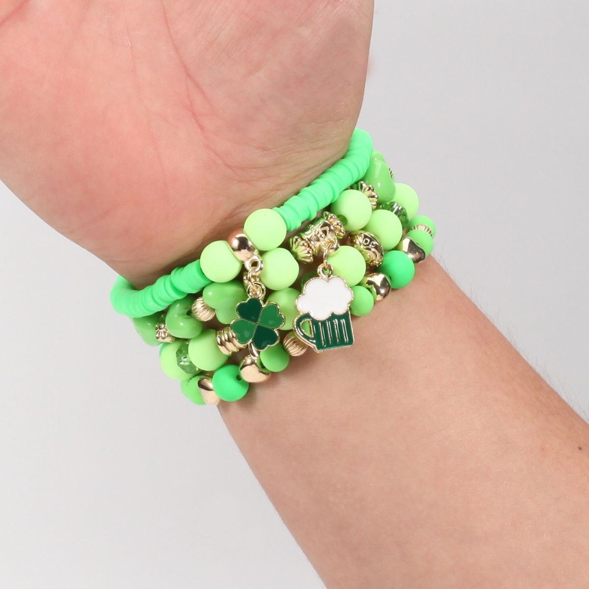 Conjunto de pulseiras com berloques são patrício para sorte_voghion.com