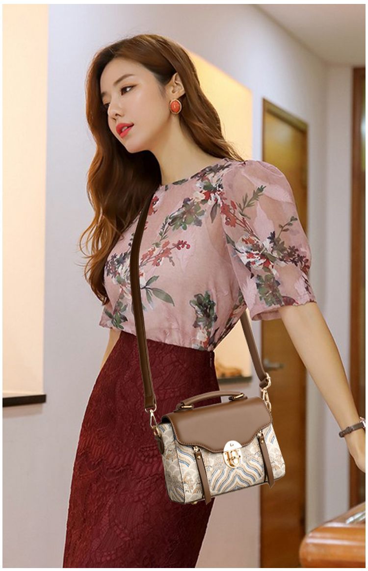 High-end Women's Bag, Spring/summer Fashion Handbag With Lock Clasp, Stylish Versatile Small Square_voghion.com
