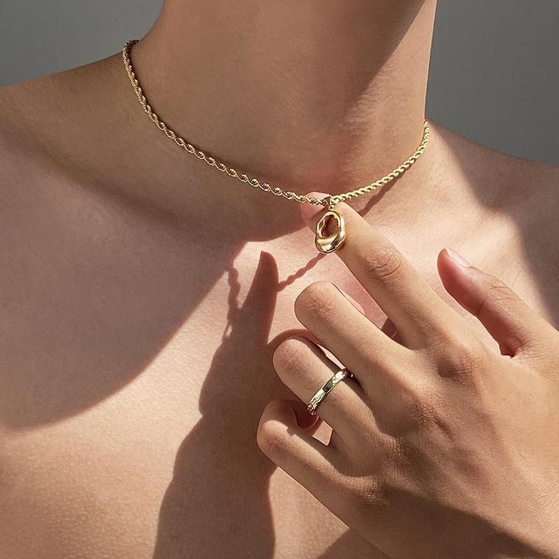 gold Irregular Donut Niche Design Minimalist American Style Collarbone Men's Pendant Chain Ins Titanium Steel Necklace_voghion.com