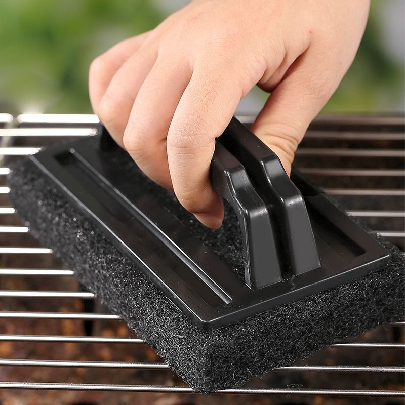 Vlekken verwijderen van grills, barbecue schoonmaken, keuken, huishoudelijke tegels, gootsteenborstel, staalwol, schuursponsje_voghion.com