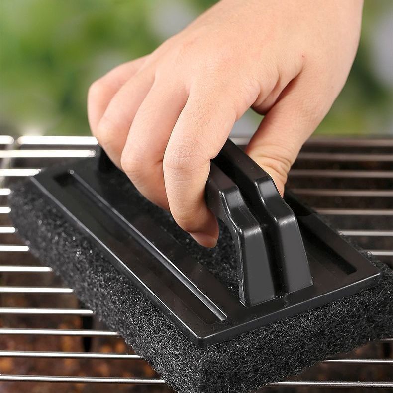 Vlekken verwijderen van grills, barbecue schoonmaken, keuken, huishoudelijke tegels, gootsteenborstel, staalwol, schuursponsje_voghion.com