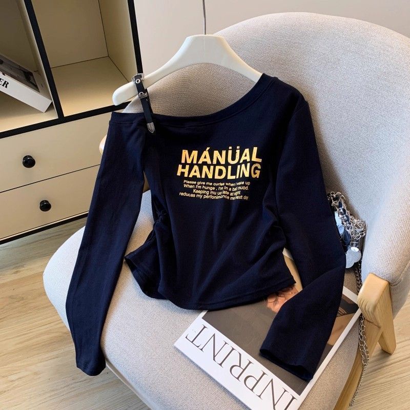 美式字母印花斜肩肩带长袖t恤女春秋款褶皱收腰ins露肩打底衫上衣
