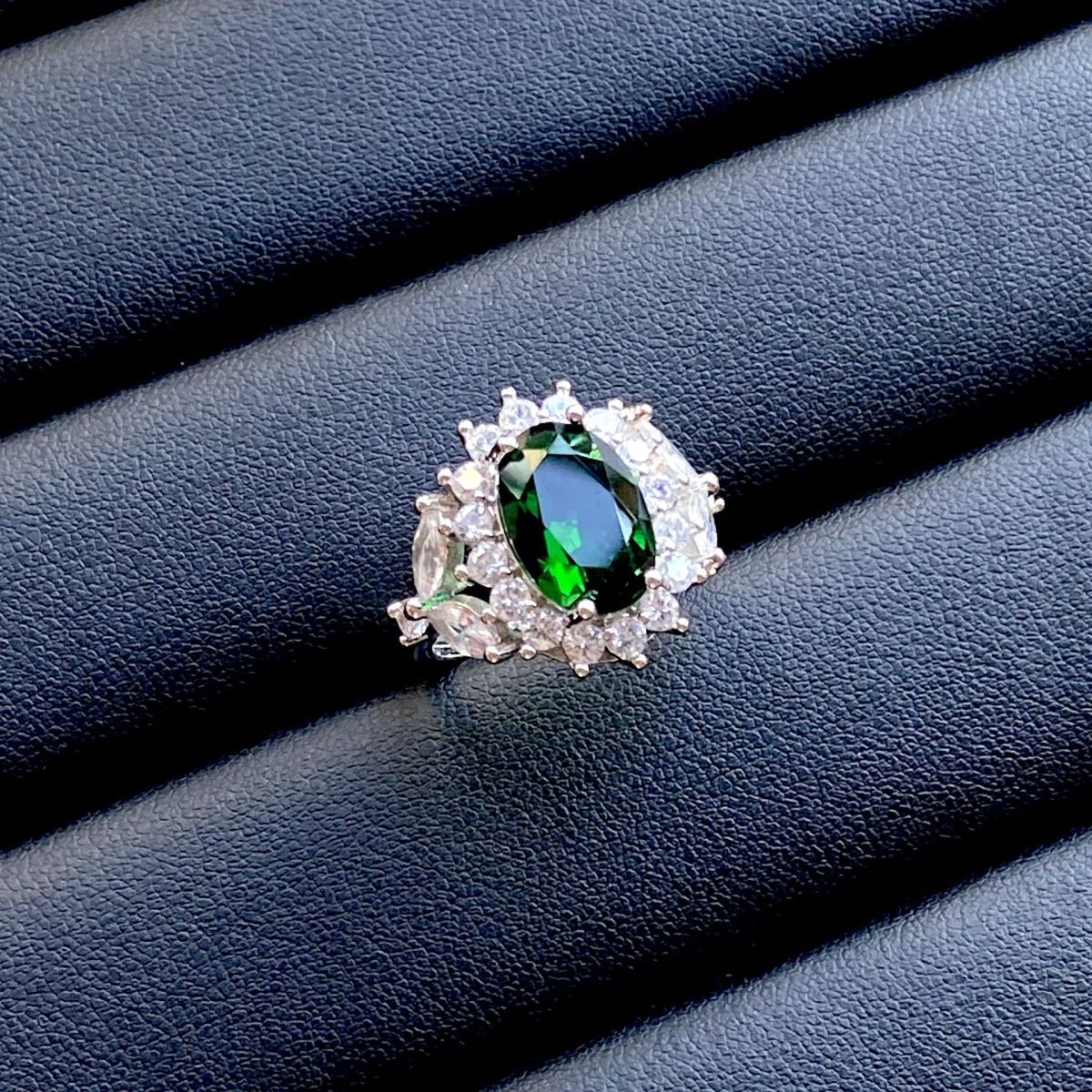 Luxury Emerald And Tourmaline Silver Earrings With Pendant Set_voghion.com