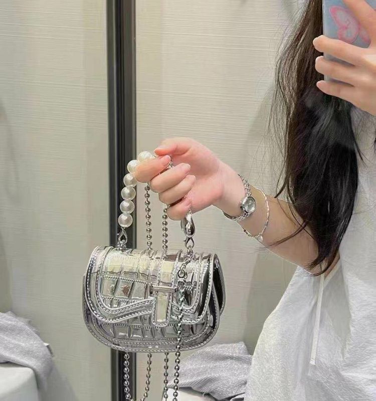 Borsa a tracolla mini con catena di perle argento donna_voghion.com