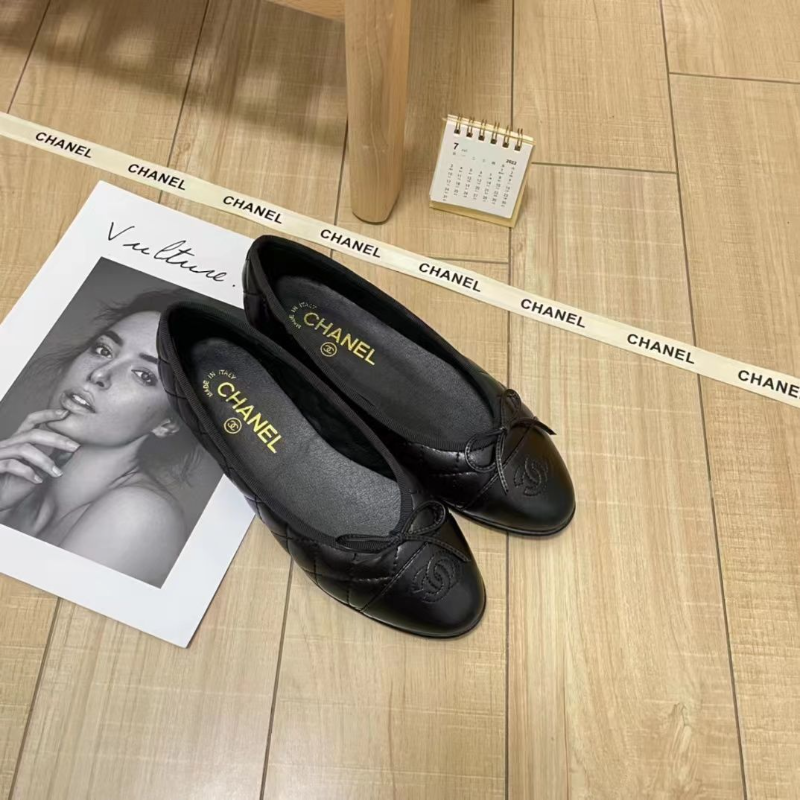 Chanel-inspirierte Ballerinas 2022 – Neue Damenmode: Ballerinas im Feen-Stil mit Schleife, goldfarben, flach, für Damen