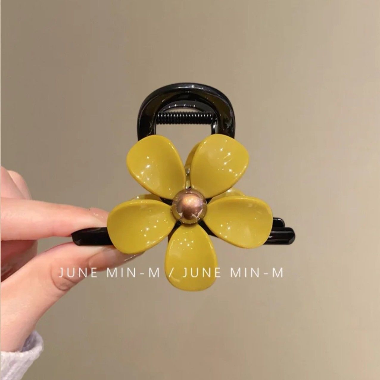 New Vintage-style Acetate With Five-petal Flowers, Large Claw Small Yellow Flower Updo Hair Clip, Shark Clip_voghion.com