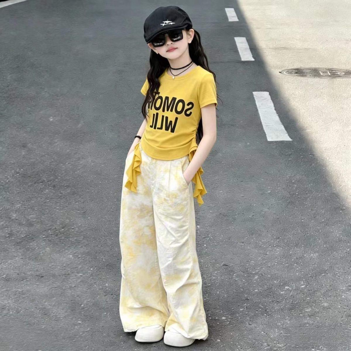 Outfit estivo per ragazze 2026, nuovo stile per ragazze più grandi, top a maniche corte e pantaloni casual di tendenza, ispirati alle celebrità di internet._voghion.com