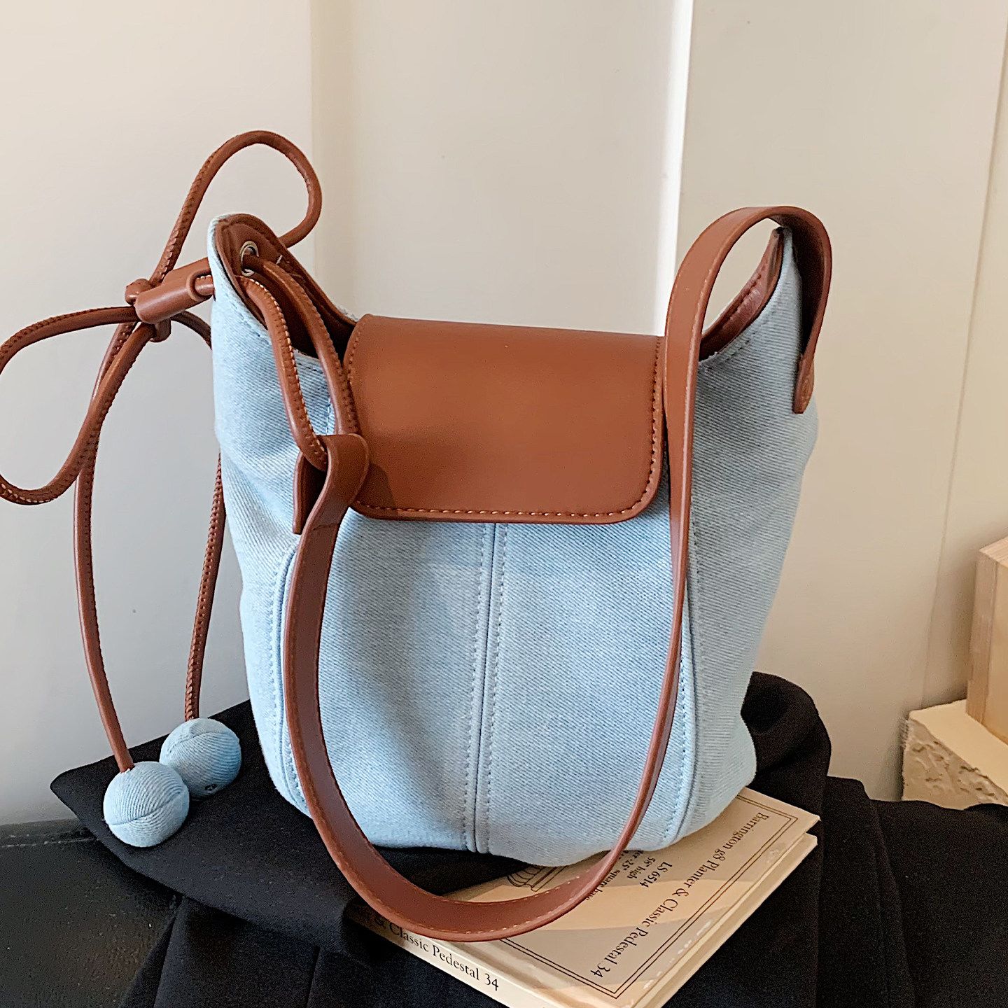 Trendy Niche Commuter Underarm Women, 2026 New Summer Fashion, Exquisite Shoulder And Crossbody Saddle Bag For Going Out_voghion.com