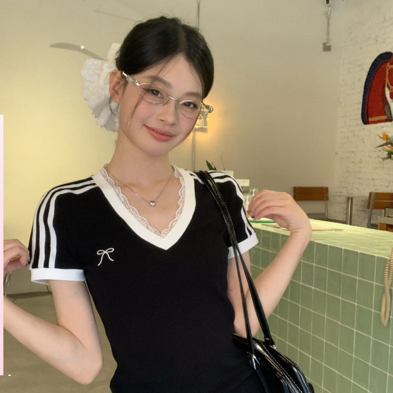 黑色V领蕾丝正肩短袖T恤女夏季新款修身短