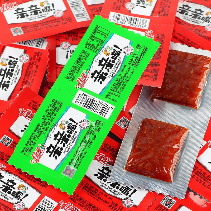 佳龙亲亲嘴辣条麻辣烧卫生佳龙辣小零食怀旧食品大礼包整箱